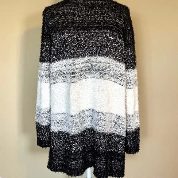 🌿Host Pick🌿 Decree Cardigan - Picture 2 of 5